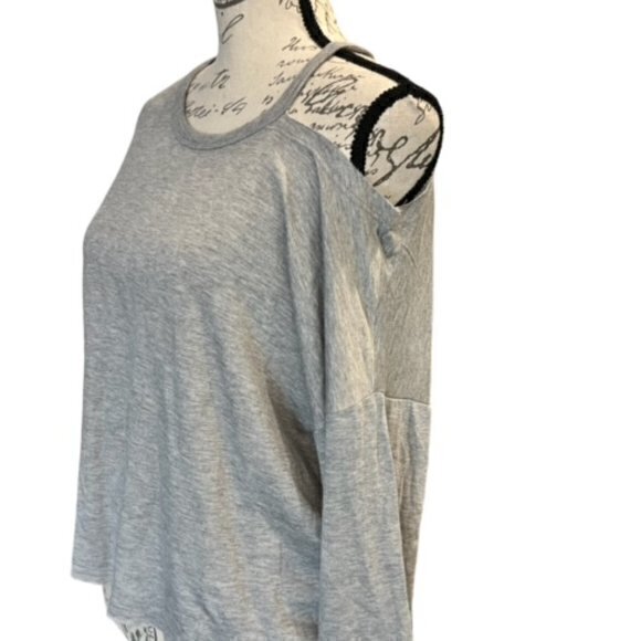 BUNDLE 3 FOR $18- NWT Inspired Hearts Grey Sweatshirt Off Shoulder Junior MED - Picture 7 of 12